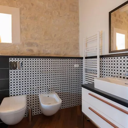 Oltre A Terrazza Privata Arredata Con Aree Sia Aperte Che Coperte Апартаменты